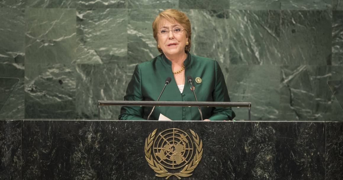 FNs høykommissær for menneskerettigheter Michelle Bachelet taler for FNs generalforsamling da hun var president i Chile i 2016. Foto: UN Photo/Cia Pak